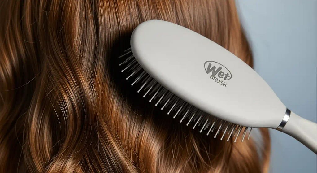 Wet Brush Shine Enhancer detangling wavy hair for natural shine