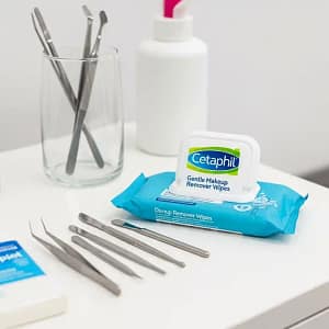 Gentle makeup remover wipes – Cetaphil with glycerin and vitamin E